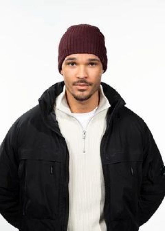 40% Acryl / 25% Polyester / 35% Gerecycled PES / Voering 100% Polyester